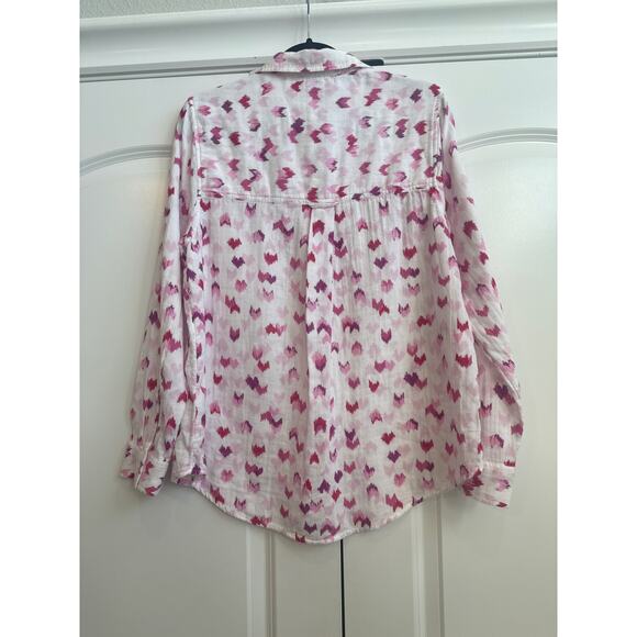 Beach Lunch LoungeWhite with Pink Abstract Heart/V Shape Pattern Button Down Top - Picture 7 of 8